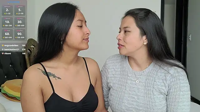 Snapshot of 2SummerLove1 chatting on 12-10-24, 07:11 2SummerLove1 online show from 12-10-24, 07:11