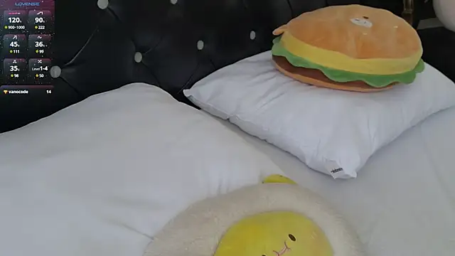 Snapshot of 2SummerLove1 chatting on 12-16-24, 12:27 2SummerLove1 online show from 12-16-24, 12:27