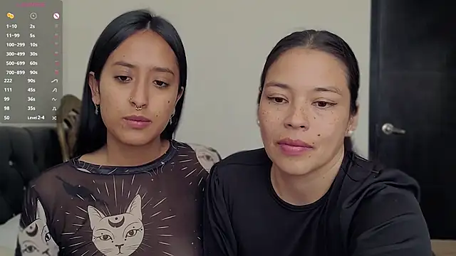 Snapshot of 2SummerLove1 chatting on 12-19-24, 02:24 2SummerLove1 online show from 12-19-24, 02:24