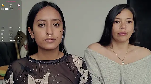 Snapshot of 2SummerLove1 chatting on 12-30-24, 07:42 2SummerLove1 online show from 12-30-24, 07:42