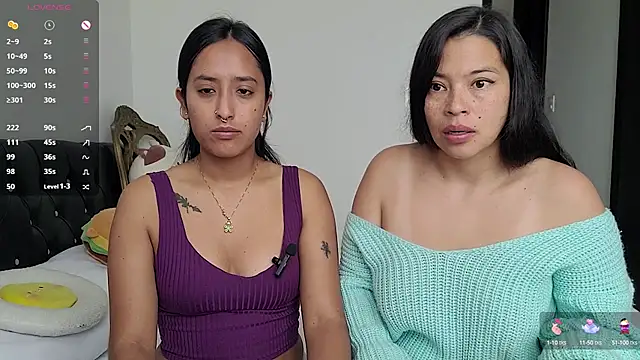 Snapshot of 2SummerLove1 chatting on 02-02-25, 04:00 2SummerLove1 online show from 02-02-25, 04:00