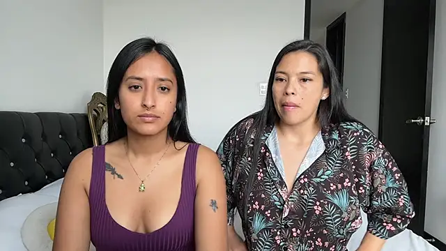 Snapshot of 2SummerLove1 chatting on 02-08-25, 08:10 2SummerLove1 online show from 02-08-25, 08:10