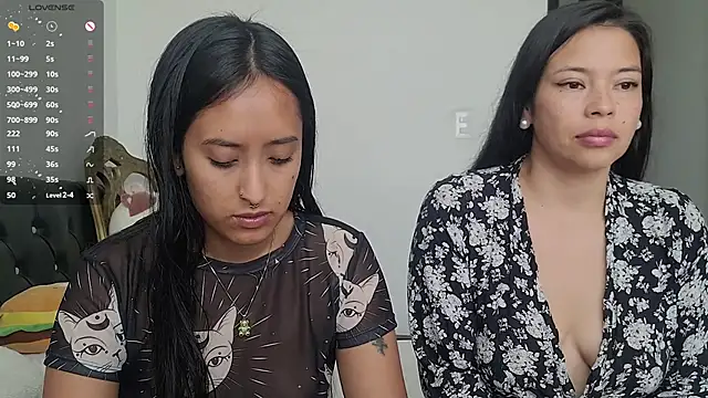 Snapshot of 2SummerLove1 chatting on 02-20-25, 03:30 2SummerLove1 online show from 02-20-25, 03:30