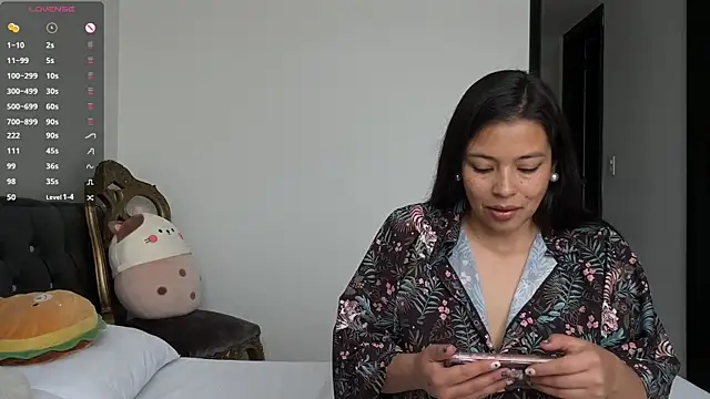 Snapshot of 2SummerLove1 chatting on 03-04-25, 07:32 2SummerLove1 online show from 03-04-25, 07:32