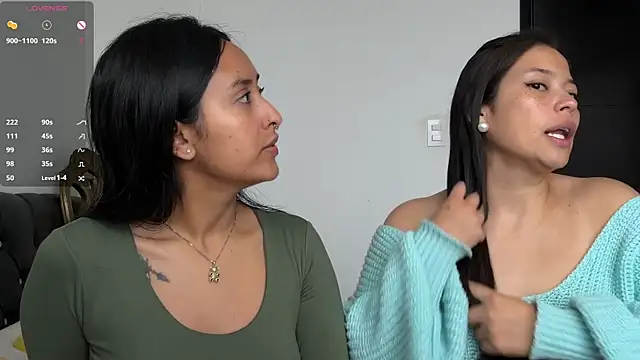 Snapshot of 2SummerLove1 chatting on 03-06-25, 03:13 2SummerLove1 online show from 03-06-25, 03:13