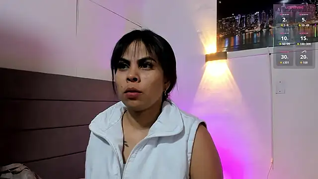 Snapshot of Julieta_Coopeer_ chatting on 05-24-26, 10:42 Julieta Coopeer online show from 05-24-26, 10:42