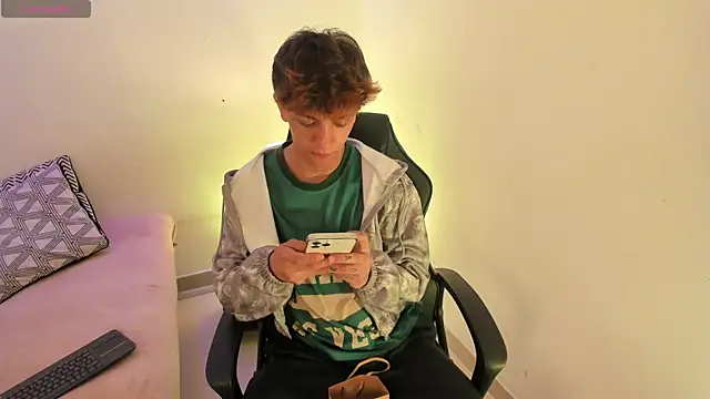 Tomy Rox online show from 09-28-25, 04:18