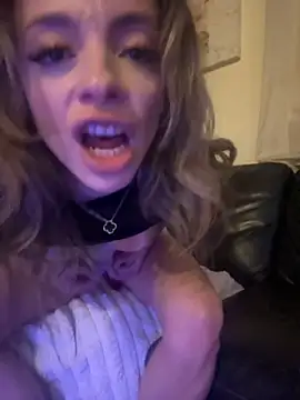 Snapshot of greedybratt chatting on 09-21-25, 05:53 greedybratt online show from 09-21-25, 05:53