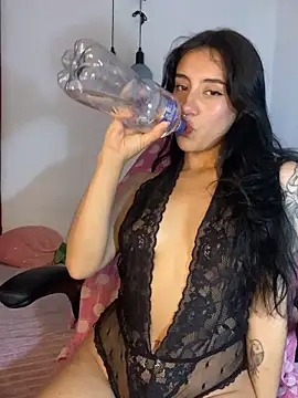 Snapshot of Steph_x chatting on 06-14-26, 01:14 Steph x online show from 06-14-26, 01:14