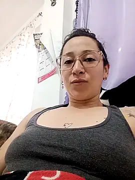 emilypoppy3 online show from 04-15-26, 10:10