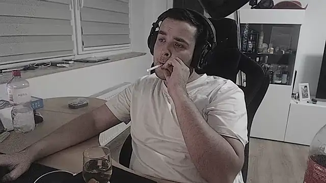 Snapshot of SharkLuigi chatting on 09-14-25, 01:49 SharkLuigi online show from 09-14-25, 01:49