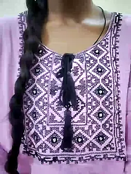 Snapshot of Kumkum_36 chatting on 02-04-25, 04:37 Kumkum 36 online show from 02-04-25, 04:37
