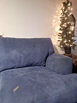 Snapshot of samone9 chatting on 12-15-24, 02:48 samone9 online show from 12-15-24, 02:48