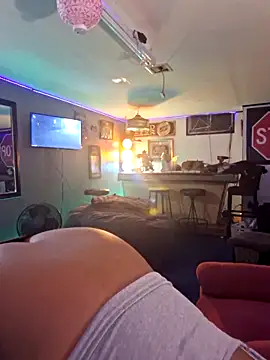 Snapshot of samone9 chatting on 12-17-24, 04:23 samone9 online show from 12-17-24, 04:23