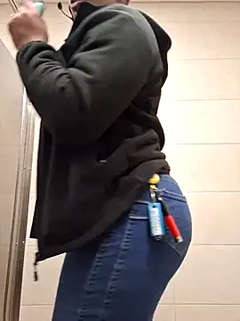 Snapshot of samone9 chatting on 02-17-25, 03:36 samone9 online show from 02-17-25, 03:36