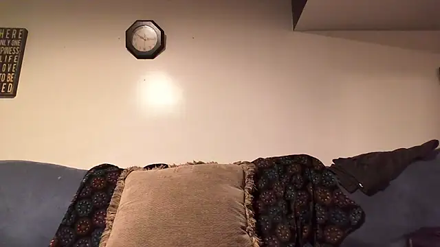 Snapshot of samone9 chatting on 10-16-25, 02:01 samone9 online show from 10-16-25, 02:01