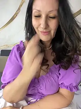 Snapshot of Katie-n chatting on 05-19-26, 06:42 Katie-n online show from 05-19-26, 06:42