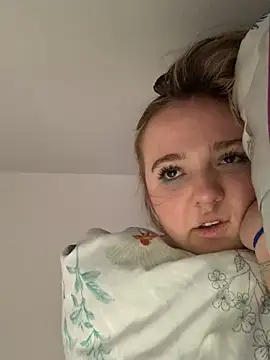 Snapshot of cammy2 chatting on 12-18-24, 03:44 cammy2 online show from 12-18-24, 03:44