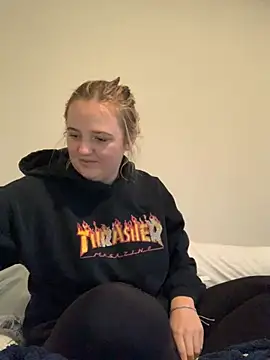 Snapshot of cammy2 chatting on 12-26-24, 10:20 cammy2 online show from 12-26-24, 10:20
