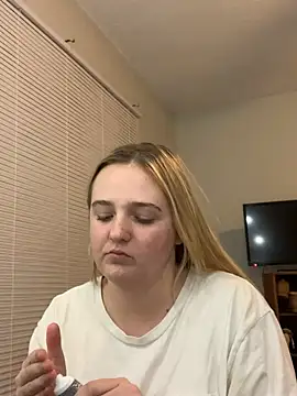 Snapshot of cammy2 chatting on 12-31-24, 11:39 cammy2 online show from 12-31-24, 11:39