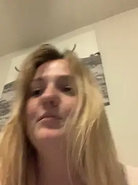 Snapshot of cammy2 chatting on 01-22-25, 02:15 cammy2 online show from 01-22-25, 02:15