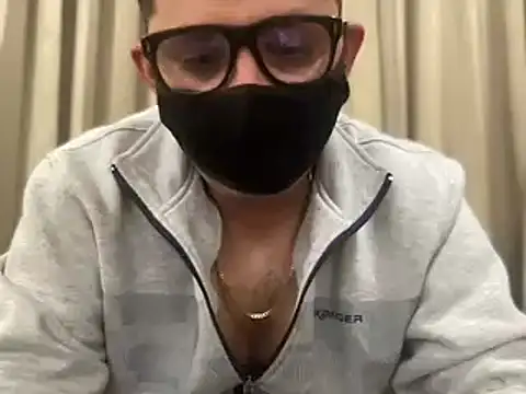 Snapshot of slavekinky001 chatting on 01-15-25, 07:44 slavekinky001 online show from 01-15-25, 07:44