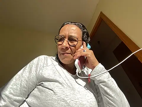 Snapshot of sweeviolet chatting on 12-14-24, 02:10 sweeviolet online show from 12-14-24, 02:10