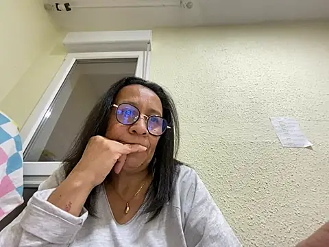 Snapshot of sweeviolet chatting on 12-14-24, 07:25 sweeviolet online show from 12-14-24, 07:25