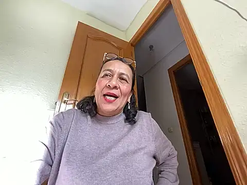 Snapshot of sweeviolet chatting on 12-19-24, 01:40 sweeviolet online show from 12-19-24, 01:40