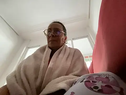 Snapshot of sweeviolet chatting on 01-11-25, 08:43 sweeviolet online show from 01-11-25, 08:43