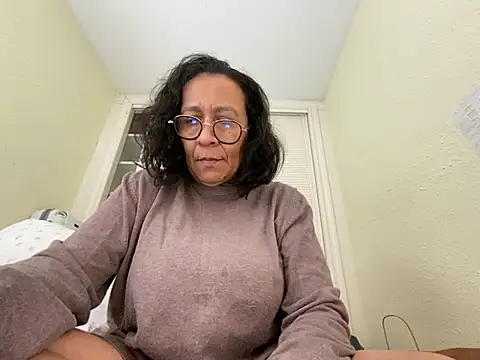 Snapshot of sweeviolet chatting on 03-14-25, 01:13 sweeviolet online show from 03-14-25, 01:13