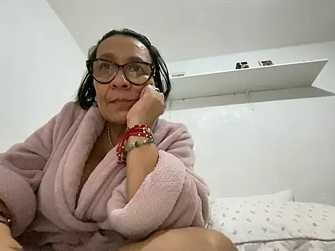 Snapshot of sweeviolet chatting on 02-23-26, 04:37 sweeviolet online show from 02-23-26, 04:37