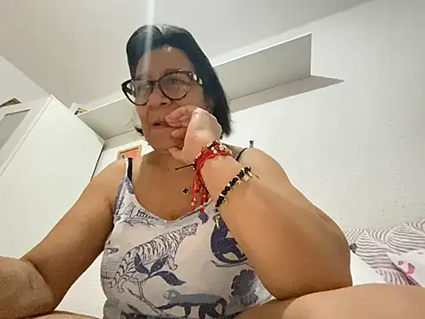 Snapshot of sweeviolet chatting on 05-05-26, 06:32 sweeviolet online show from 05-05-26, 06:32