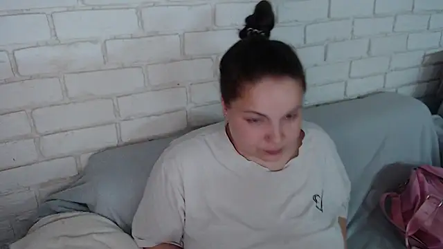 Snapshot of Crazyy_girl_ chatting on 05-24-26, 05:29 Crazyy girl online show from 05-24-26, 05:29
