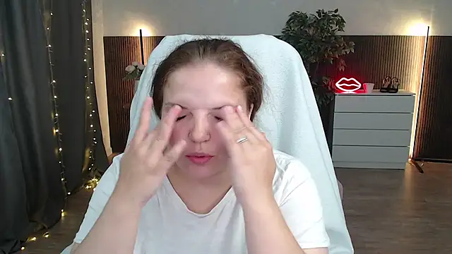 Crazyy girl  online show from 06-26-26, 03:00