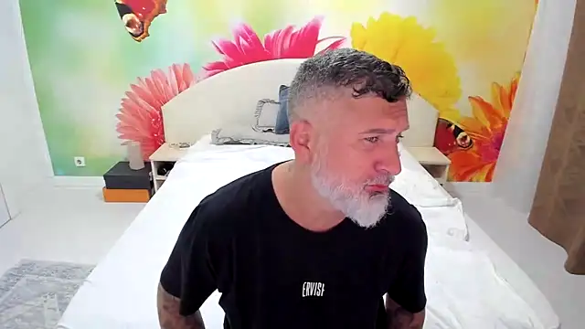 BlowMyXXL online show from 11-25-25, 04:18