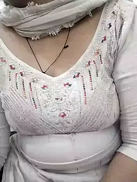 Snapshot of Cute_nidhi chatting on 12-21-24, 04:52 Cute nidhi online show from 12-21-24, 04:52