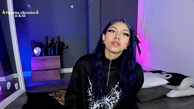 Raven Witch  online show from 05-17-26, 01:07