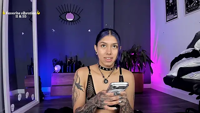 Raven Witch  online show from 05-21-26, 12:23