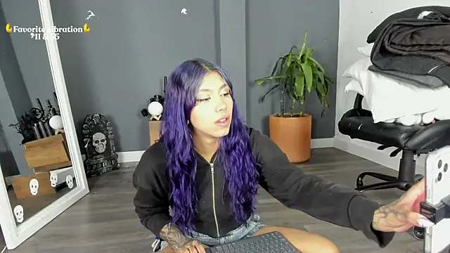 Raven Witch  online show from 06-19-26, 05:50