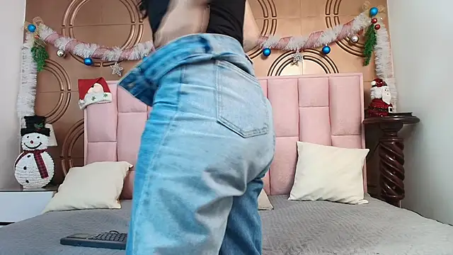 emmily keller19 online show from 12-19-25, 01:29