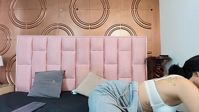 emmily keller19 online show from 01-08-26, 01:35