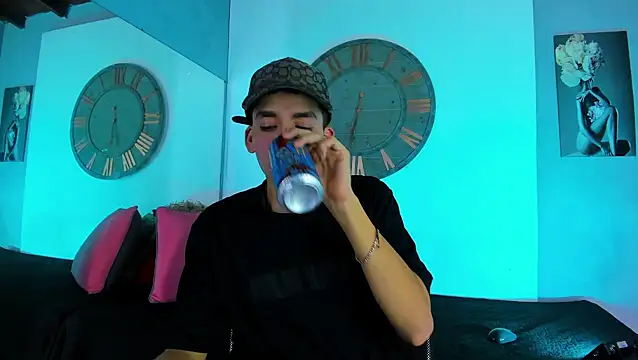 Mike 0233  online show from 01-24-25, 03:32