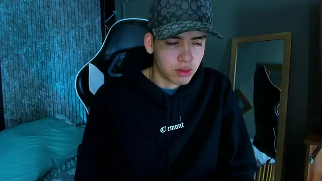 Mike 0233  online show from 03-12-25, 04:19