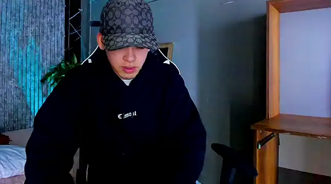 Mike 0233  online show from 03-21-25, 03:44