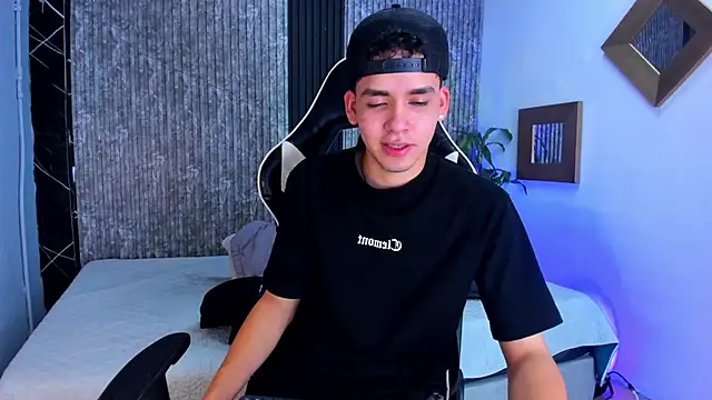 Mike 0233  online show from 09-17-25, 04:36