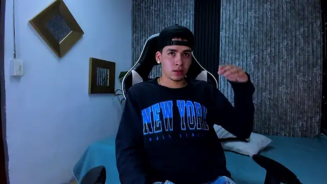 Mike 0233  online show from 09-25-25, 03:43