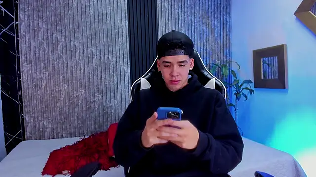 Mike 0233  online show from 10-01-25, 04:40