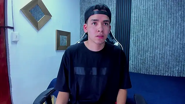 Mike 0233  online show from 10-29-25, 04:26