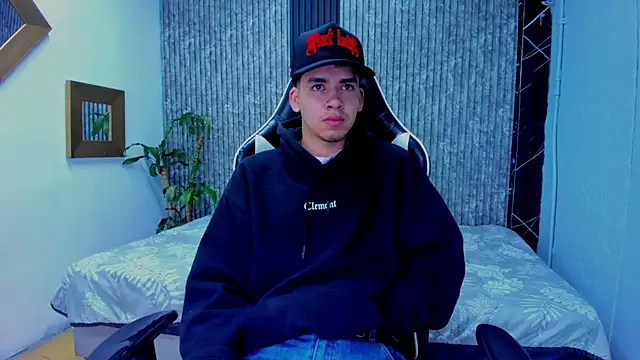 Mike 0233  online show from 11-16-25, 04:18